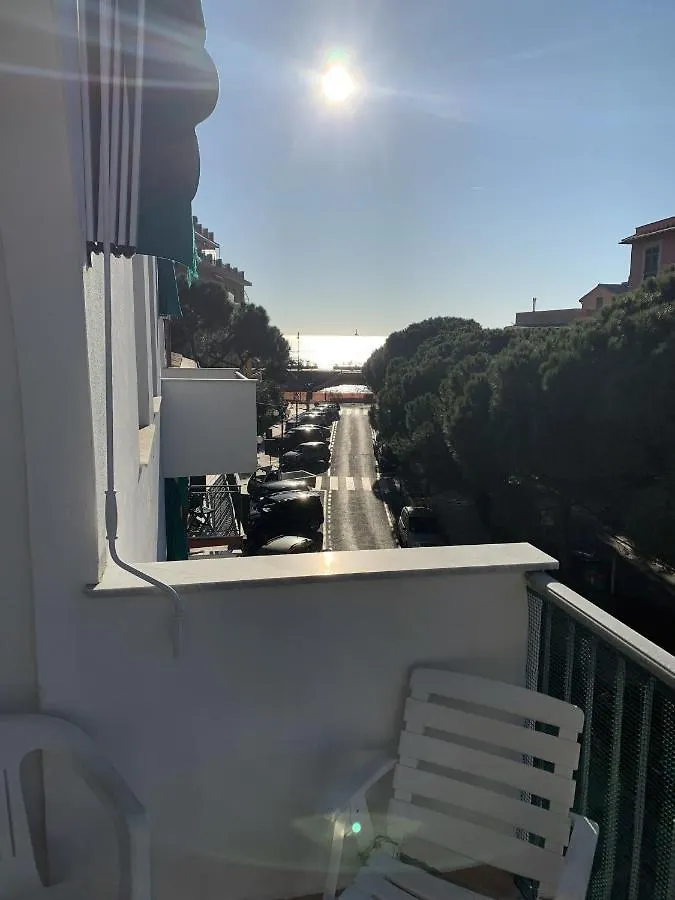 Casa Bianca 4 - confortevole in centro a Moneglia 0*,